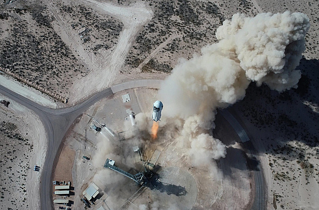 Několik úspěchů a pak zničená raketa. Zakladatel Amazonu se však nevzdává