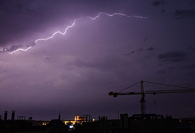 Meteorologové varují před bouřkami. Nejsilnější budou na jihovýchodě Česka