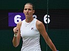 eská tenistka Karolína Plíková slaví zisk druhé sady ve finále Wimbledonu...