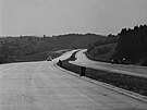 První dálniní úsek Praha-Miroovice v délce 23 km byl uveden do provozu v...