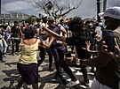 Policie zasahuje proti demonstrantm. Na Kub se odehrávají masivní protivládní...