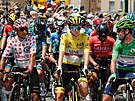Dritelé speciálních dres ped startem 14. etapy Tour de France.