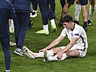 Anglian Harry Maguire odpoívá ped prodlouením finále fotbalového Eura.