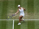 Australanka Ashleigh Bartyová bhem finále Wimbledonu proti Karolín Plíkové.