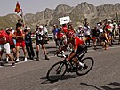 Nairo Quintana útoí bhem stoupání na Port d´Envaliru bhem patnácté etapy...