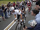 Julian Alaphilippe lape v úniku bhem osmnácté etapy Tour de France.