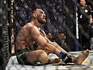 MMA zápasník Conor McGregor jen tko ví, e si zlomil nohu