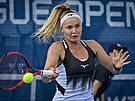 Slovenská tenistka Rebecca ramková v utkání proti Pete Kvitové na Prague Open