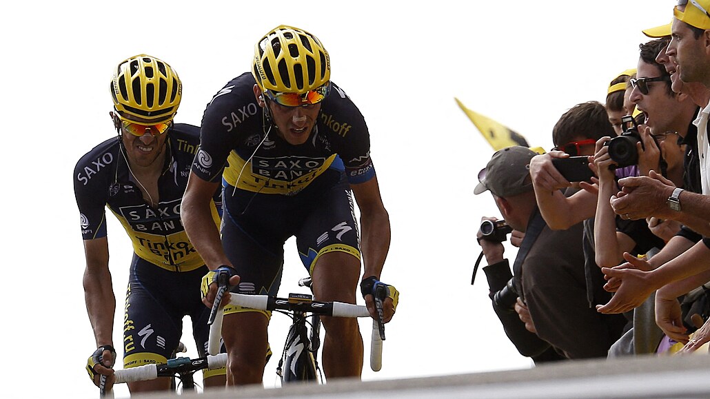 Vzpomínka na rok 2013. Roman Kreuziger táhne Alberta Contadora do cíle.
