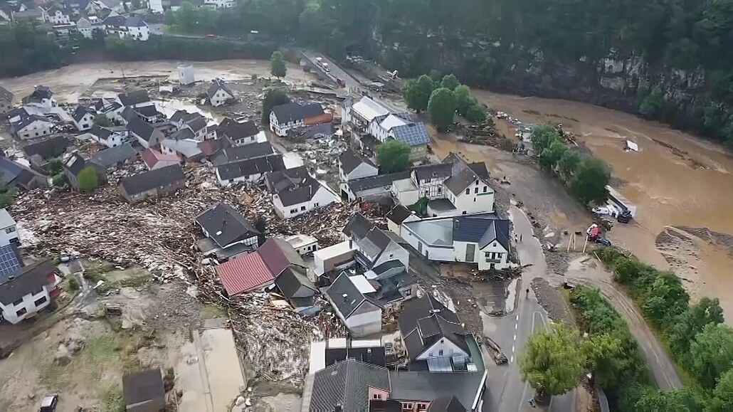 Letecké zábry ukazují totální zkázu po povodních v Nmecku