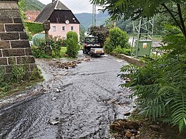 Máme poniené silnice, chodníky, cesta na leb je zavalená kameny, tam bude...