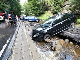 Z ásti parkovit nad penzionem Klepá v Hensku udlala blesková povode...