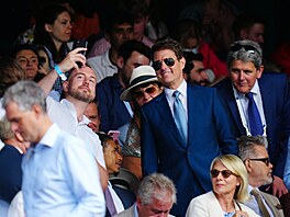 Tom Cruise se na finálových zápasech Wimbledonu ochotn fotil se svými...