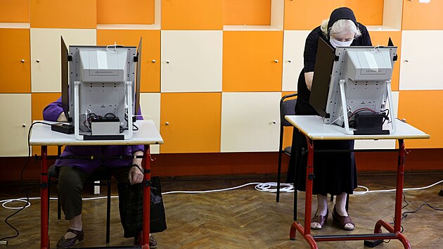 Bulharsk volby podle pedbnch vsledk tsn vyhrlo expremirovo stedopravicov hnut GERB. (11. ervence 2021)