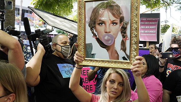 Lid v ulicch podpoili zpvaku Britney Spears v kauze opatrovnictv jejho majetku. (14. ervence 2021)