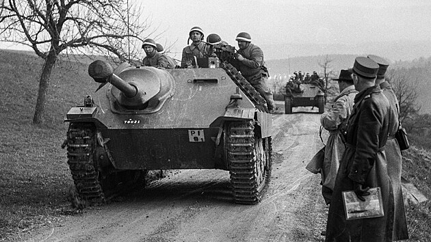 Vojensk technika eskoslovensk vroby. Stha tank Panzerjger G-13 vcarsk armdy, rok 1955