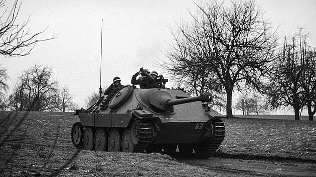 Vojensk technika eskoslovensk vroby. Stha tank Panzerjger G-13 vcarsk armdy, rok 1955