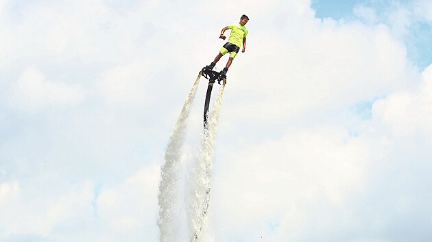 Z vky, do n vystoupal flyboard, mrazilo.