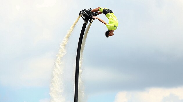 Co doke udlat flyboard, je doslova magie ve vzduchu.