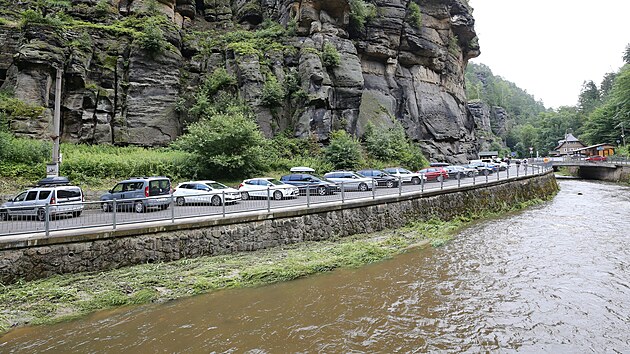 V Hensku a okol bylo navzdory povodni plno turist. (19. ervence 2021)