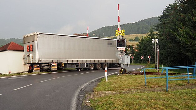 Kamion havaroval na přejezdu v Petrově nad Desnou  na Šumpersku