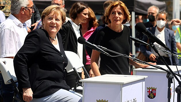 Německá kancléřka Angela Merkelová navštívila 
spolkovou zemi Porýní-Falce, která byla těžce zasažena záplavami. (18. července 2021)