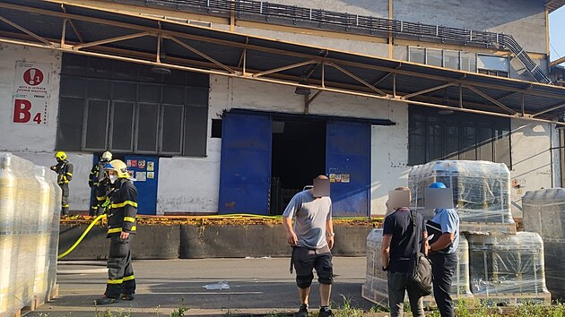 Ostravští hasiči zasahovali proti požáru lakovny ve firmě Vítkovice Cylindres. Fotografie přímo ze zásahu hasiči nemají k dispozici