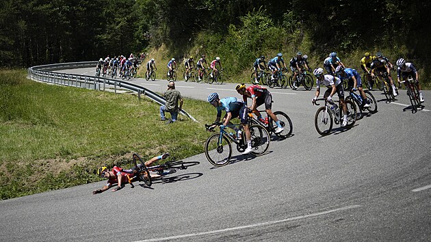 panl Peio Bilbao na vozovce po pdu ve trnct etap Tour de France.