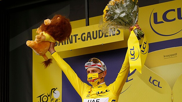 Tadej Pogačar drží žlutý dres i po šestnácté etap Tour de France.