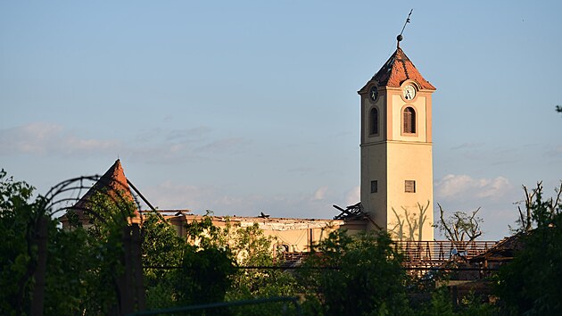 Kostel v Moravské Nové Vsi na Břeclavsku poničilo tornádo, škody zdejší farář odhadl na desítky milionů korun.