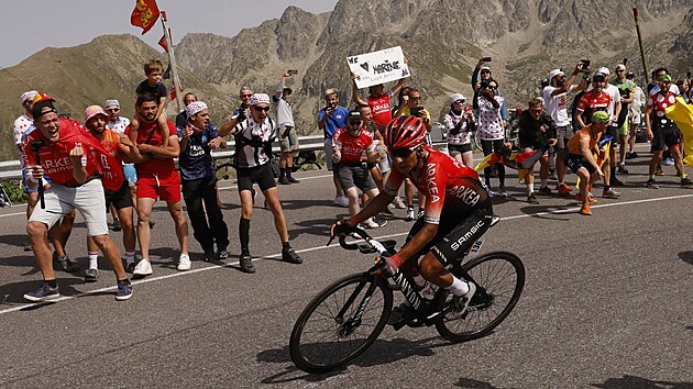 Nairo Quintana to bhem stoupn na Port dEnvaliru bhem patnct etapy Tour de France.