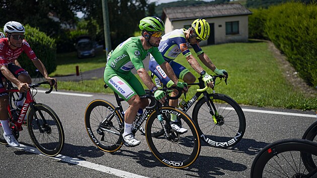 Mark Cavendish jede v zeleném dresu během devatenácté etapy Tour de France.