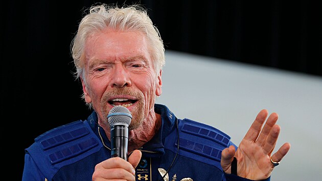 Britsk miliard Richard Branson doshl v rmci testovacho letu raketoplnu VSS Unity sv spolenosti Virgin Galactic hranice vesmru. (11. ervence 2021)
