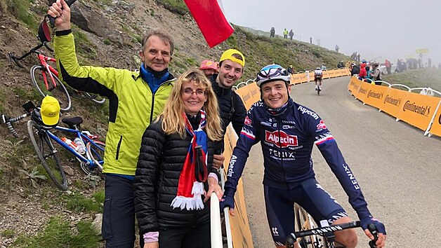 Petr Vakoč na Tour de France 2021 s rodiči a bratrem