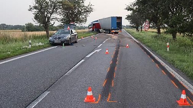 Srážka motocyklisty s kamionem v Čáslavkách na Náchodsku (13. 7. 2021)