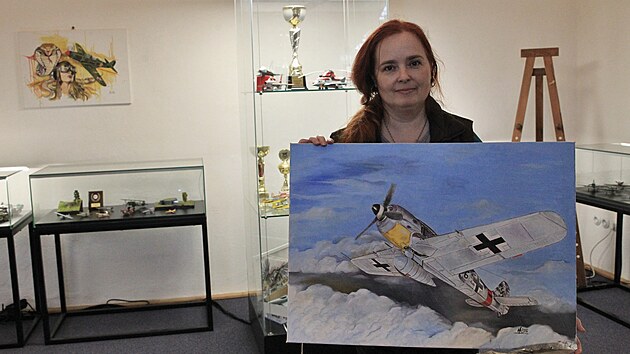Oblíbeným tématem obrazů Ivy Hoňkové jsou válečná letadla.