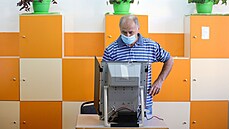 Bulharské volby podle předběžných výsledků těsně vyhrálo expremiérovo...