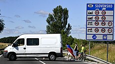 Na hraniním pechodu Skalica/Sudomice desítky lidí protestovaly kvli...