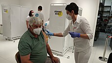 V OC Chodov se otev�elo nové o�kovací centrum bez registrace. (12. �ervence...