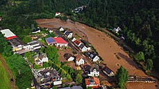Celkový pohled na oblast zasaženou povodněmi po silných srážkách v německém...