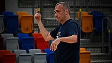 Trenér Ronen Ginzburg vede fázi závěrečné přípravy českých basketbalistů před...