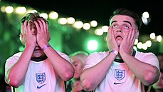 Zklamání anglických fanoušků po porážce ve finále Eura.