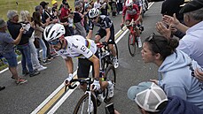 Julian Alaphilippe lape v úniku bhem osmnácté etapy Tour de France.