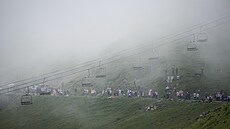 TOURMALET V MLZE. Momentka z osmnácté etapy Tour de France.