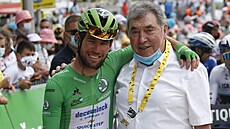 DV LEGENDY. Mark Cavendish a Eddy Merckx ped startem devatenácté etapy Tour...