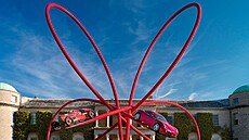 Alfa Romeo (2010): 175 metr dlouhá smyka pipomínající slavný znak tylístku...