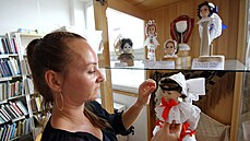 Eva Jurmanová se výrob klroj pro panenky vnuje u dvacet let.