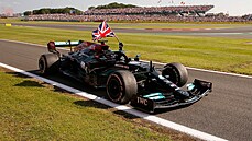 Lewis Hamilton slaví vítězství ve Velké ceně Británie formule 1.