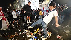 Anglití fanouci ádili v ulicích Londýna pi finále Eura.