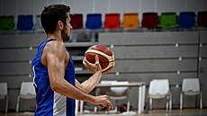 Tomá Kyzlink na pedolympijském tréninku eských basketbalist.